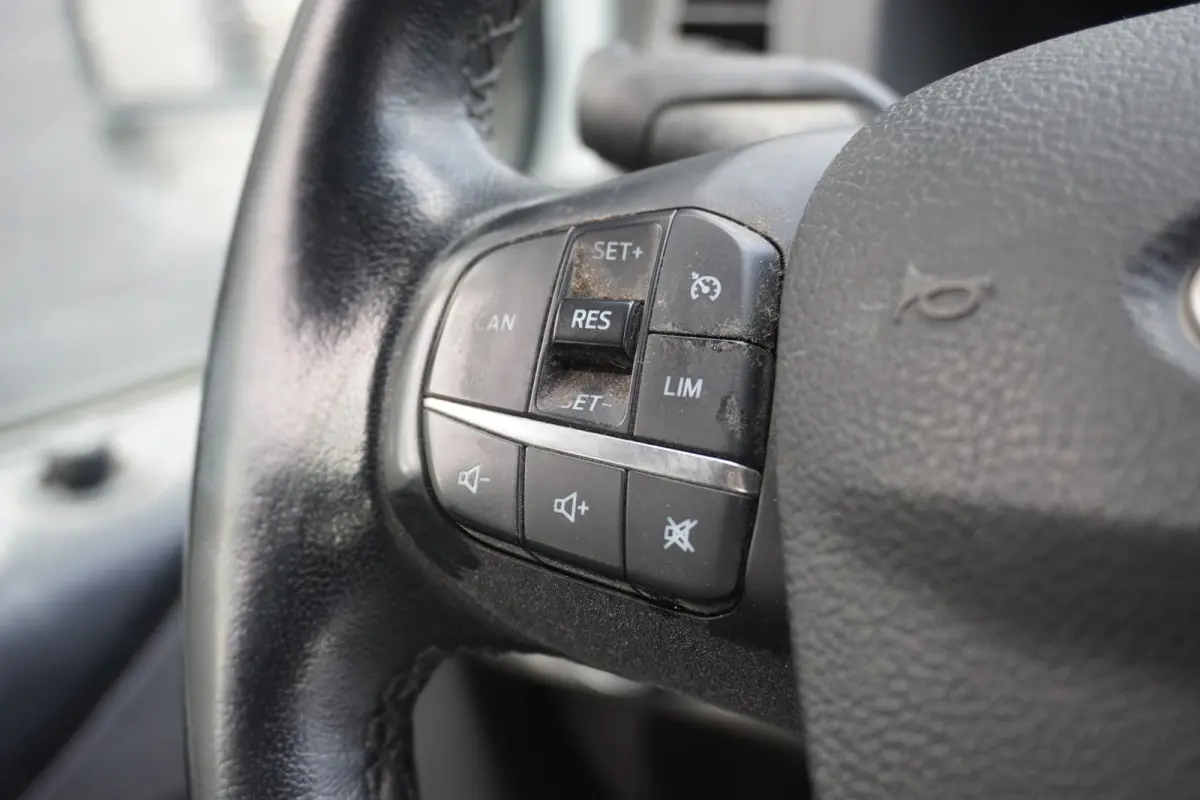 2.0 TDCI Dubbel Cabine L2H2 EURO 6 - Airco - Cruise - PDC - €17.900,- Excl.
