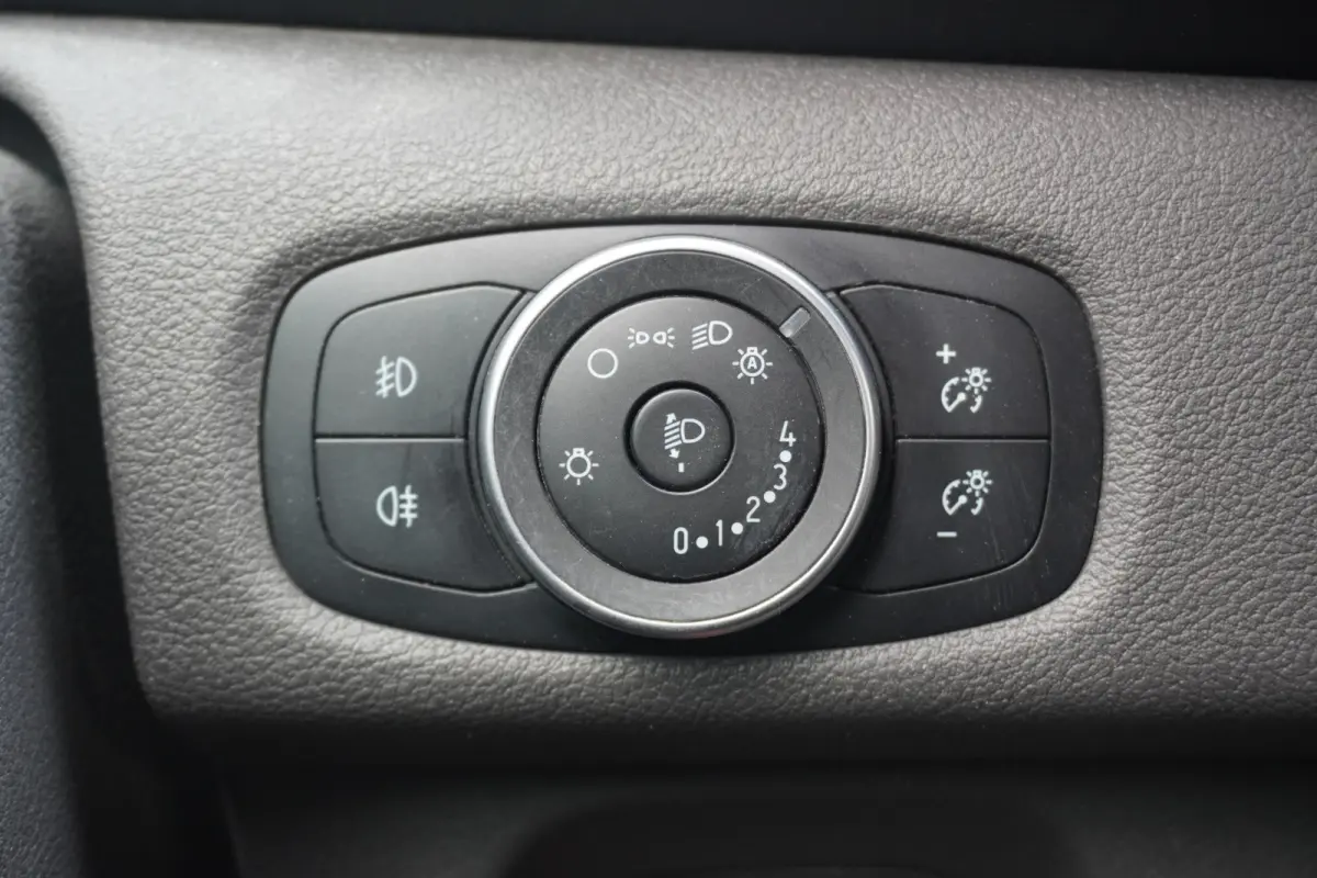 2.0 TDCI Dubbel Cabine L2H2 EURO 6 - Airco - Cruise - PDC - €17.900,- Excl.