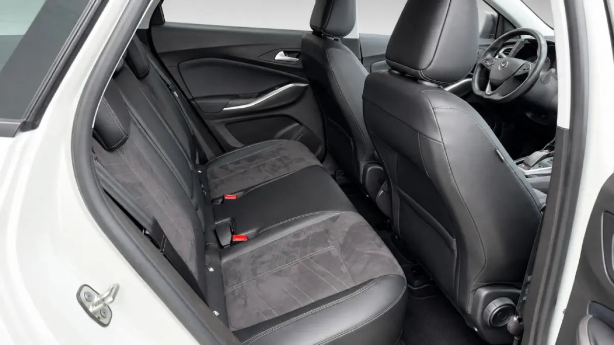 1.6 Turbo PHEV 225PK Ultimate SOH 97% Winterpack Alcantara Trekhaak Camera Navigatie