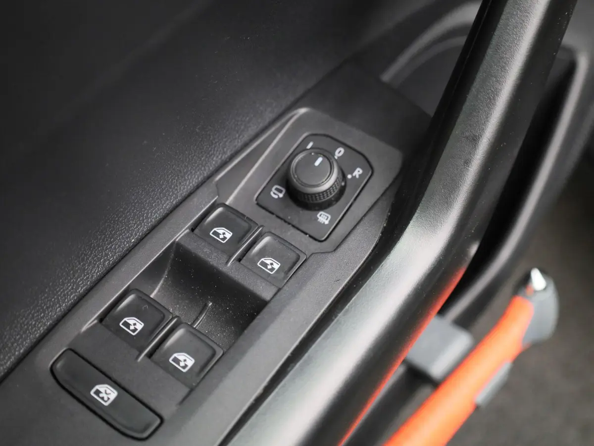 1.0 TSI Life Business 95 PK | Navigatie | Parkeersensoren | Stoelverwarming | Adaptive Cruise Control | Apple Carplay | Android Auto | Digital Cockpit Pro | Climate Control |