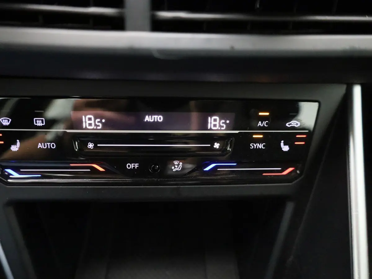 1.0 TSI Life Business 95 PK | Navigatie | Parkeersensoren | Stoelverwarming | Adaptive Cruise Control | Apple Carplay | Android Auto | Digital Cockpit Pro | Climate Control |