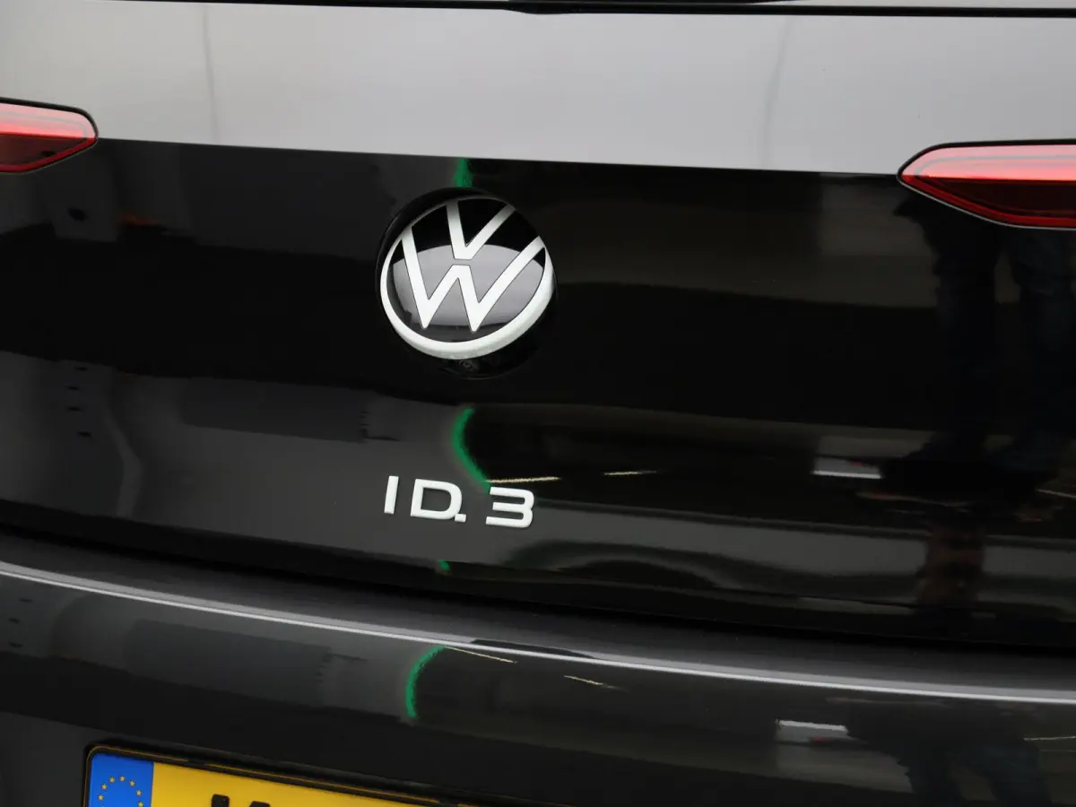 First Plus 58 kWh 204 PK | Automaat | Navigatie | Camera | Stoelverwarming | Keyless | Adaptive Cruise Control | Parkeersensoren | Apple Carplay | Android Auto | LED Matrix |