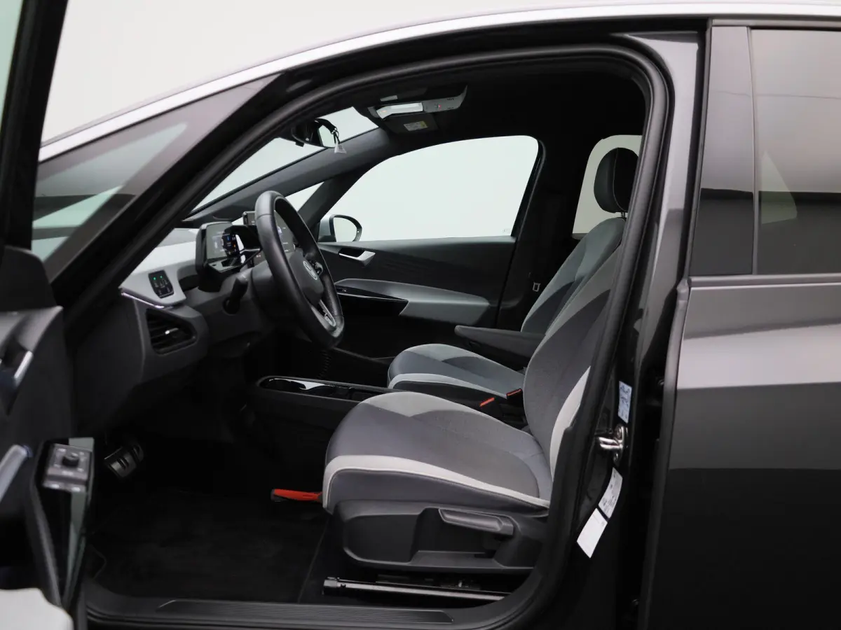 First Plus 58 kWh 204 PK | Automaat | Navigatie | Camera | Stoelverwarming | Keyless | Adaptive Cruise Control | Parkeersensoren | Apple Carplay | Android Auto | LED Matrix |