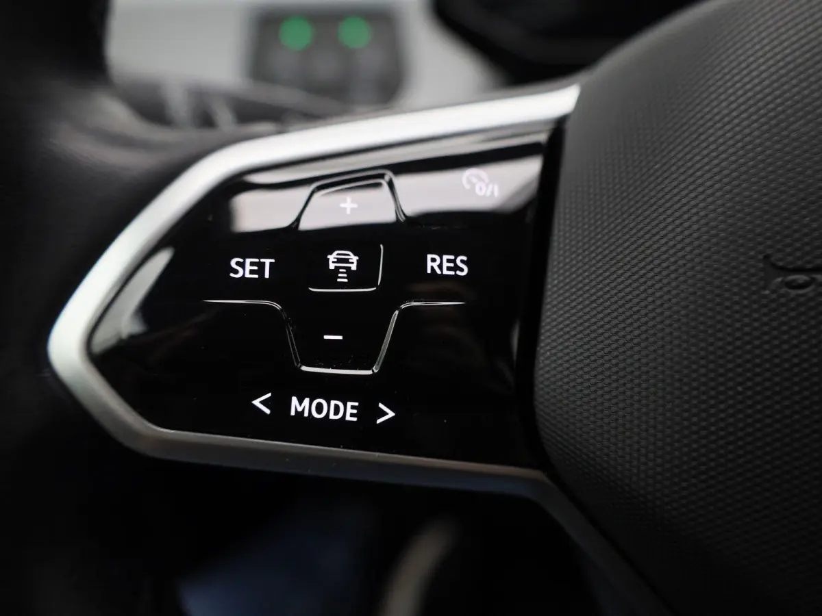 First Plus 58 kWh 204 PK | Automaat | Navigatie | Camera | Stoelverwarming | Keyless | Adaptive Cruise Control | Parkeersensoren | Apple Carplay | Android Auto | LED Matrix |