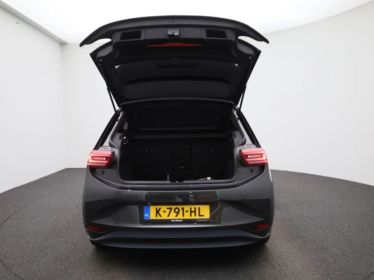 First Plus 58 kWh 204 PK | Automaat | Navigatie | Camera | Stoelverwarming | Keyless | Adaptive Cruise Control | Parkeersensoren | Apple Carplay | Android Auto | LED Matrix |