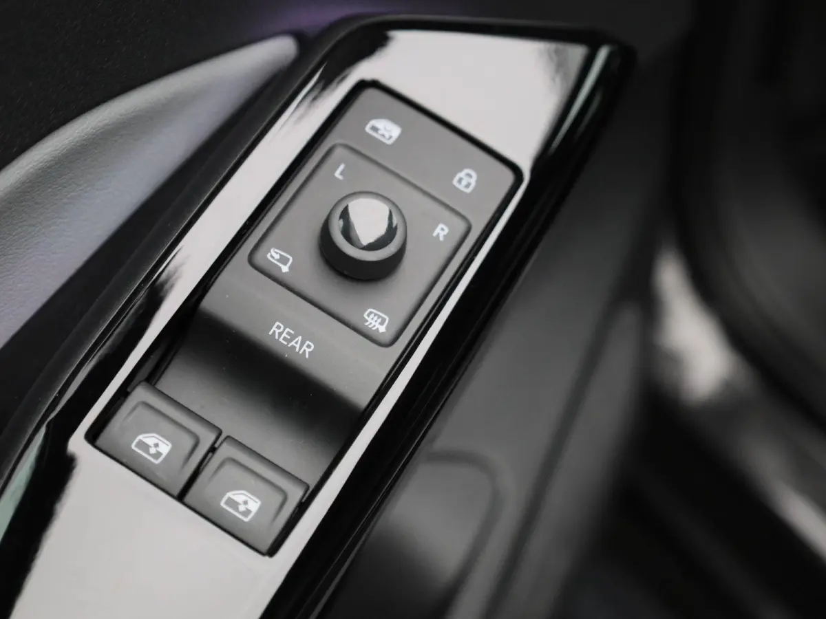 First Plus 58 kWh 204 PK | Automaat | Navigatie | Camera | Stoelverwarming | Keyless | Adaptive Cruise Control | Parkeersensoren | Apple Carplay | Android Auto | LED Matrix |