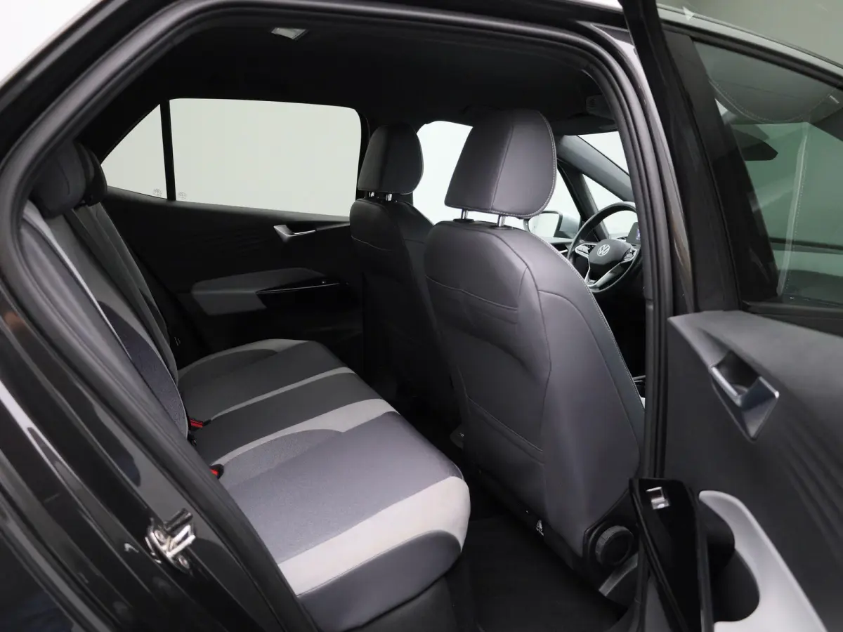 First Plus 58 kWh 204 PK | Automaat | Navigatie | Camera | Stoelverwarming | Keyless | Adaptive Cruise Control | Parkeersensoren | Apple Carplay | Android Auto | LED Matrix |
