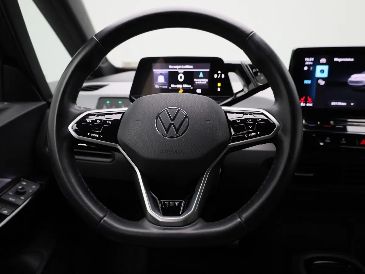 First Plus 58 kWh 204 PK | Automaat | Navigatie | Camera | Stoelverwarming | Keyless | Adaptive Cruise Control | Parkeersensoren | Apple Carplay | Android Auto | LED Matrix |