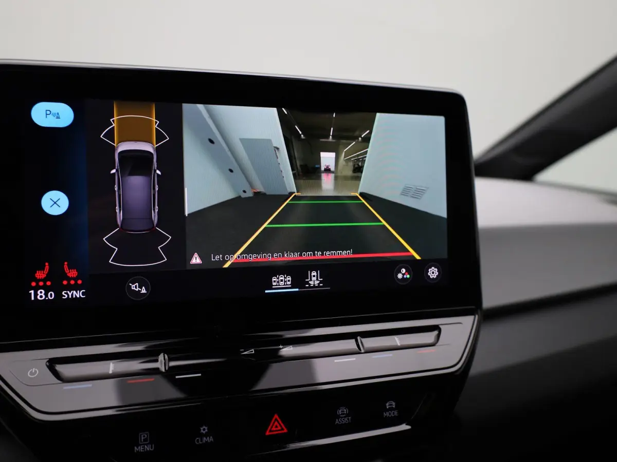 First Plus 58 kWh 204 PK | Automaat | Navigatie | Camera | Stoelverwarming | Keyless | Adaptive Cruise Control | Parkeersensoren | Apple Carplay | Android Auto | LED Matrix |