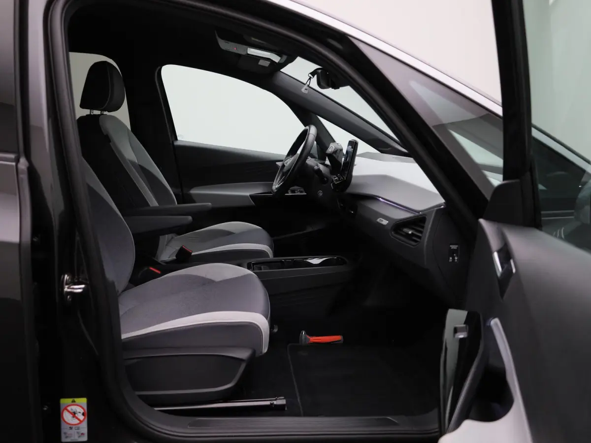 First Plus 58 kWh 204 PK | Automaat | Navigatie | Camera | Stoelverwarming | Keyless | Adaptive Cruise Control | Parkeersensoren | Apple Carplay | Android Auto | LED Matrix |