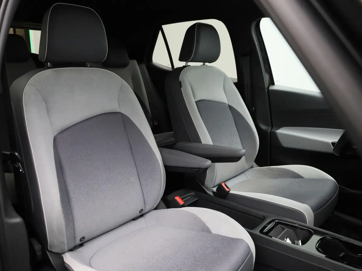 First Plus 58 kWh 204 PK | Automaat | Navigatie | Camera | Stoelverwarming | Keyless | Adaptive Cruise Control | Parkeersensoren | Apple Carplay | Android Auto | LED Matrix |
