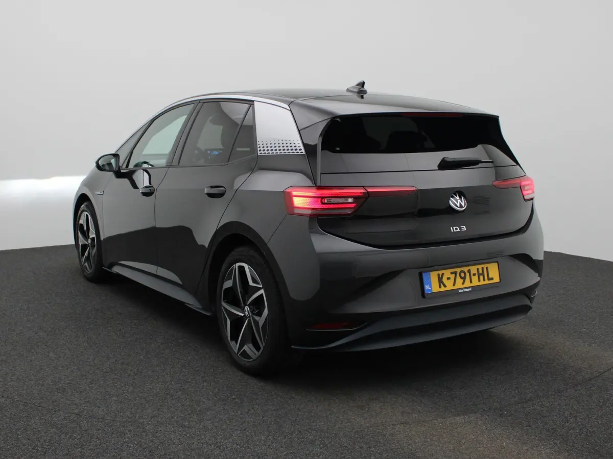 First Plus 58 kWh 204 PK | Automaat | Navigatie | Camera | Stoelverwarming | Keyless | Adaptive Cruise Control | Parkeersensoren | Apple Carplay | Android Auto | LED Matrix |