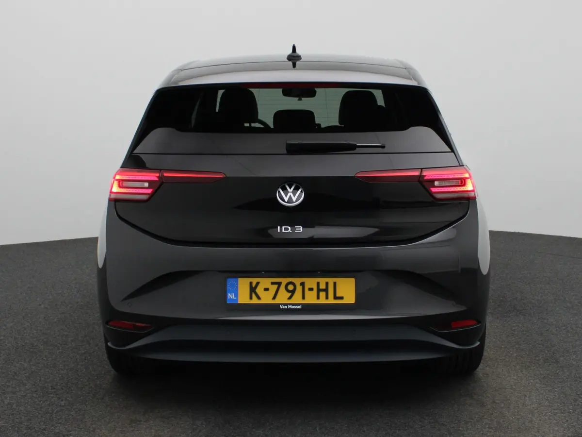 First Plus 58 kWh 204 PK | Automaat | Navigatie | Camera | Stoelverwarming | Keyless | Adaptive Cruise Control | Parkeersensoren | Apple Carplay | Android Auto | LED Matrix |