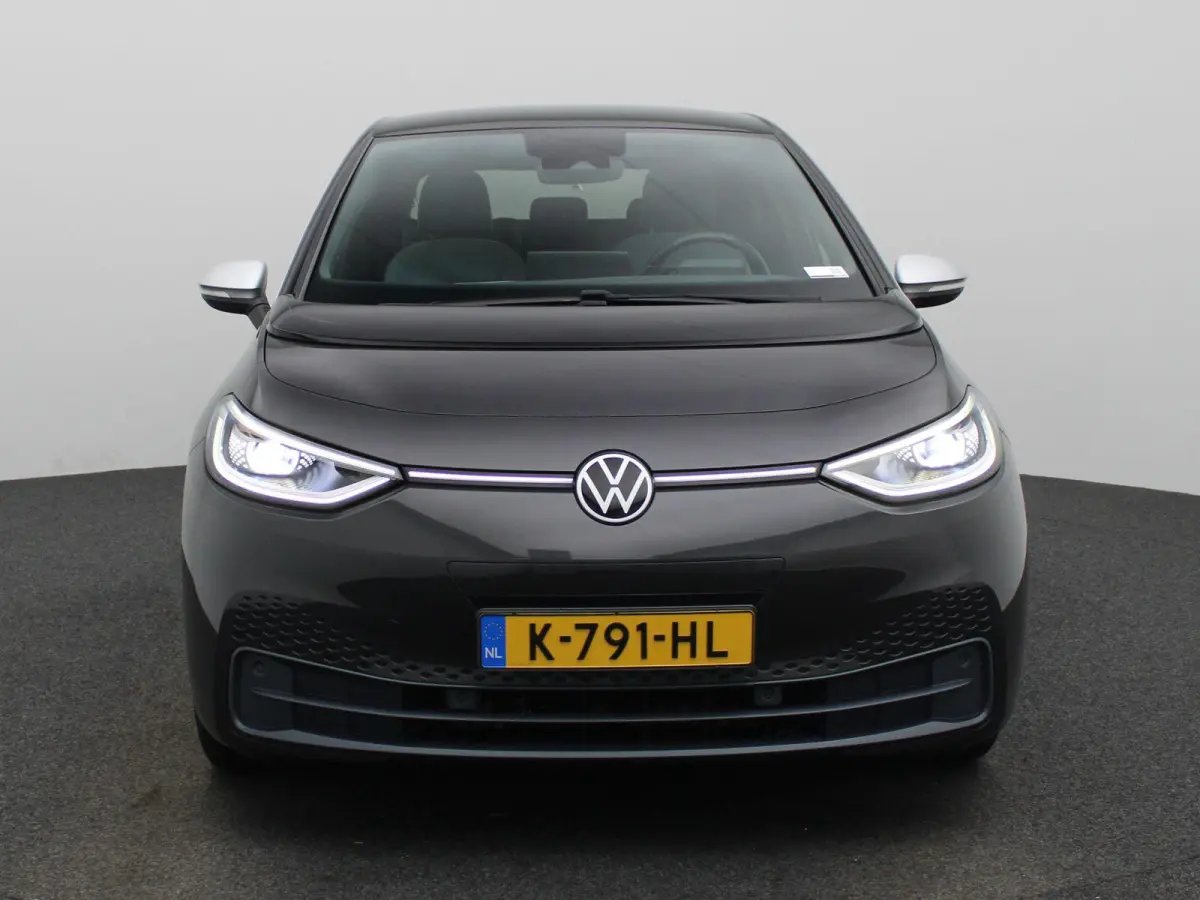 First Plus 58 kWh 204 PK | Automaat | Navigatie | Camera | Stoelverwarming | Keyless | Adaptive Cruise Control | Parkeersensoren | Apple Carplay | Android Auto | LED Matrix |