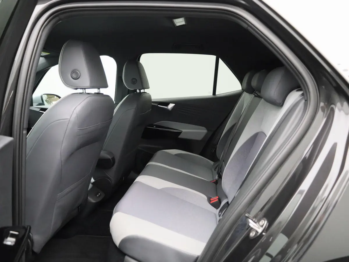 First Plus 58 kWh 204 PK | Automaat | Navigatie | Camera | Stoelverwarming | Keyless | Adaptive Cruise Control | Parkeersensoren | Apple Carplay | Android Auto | LED Matrix |