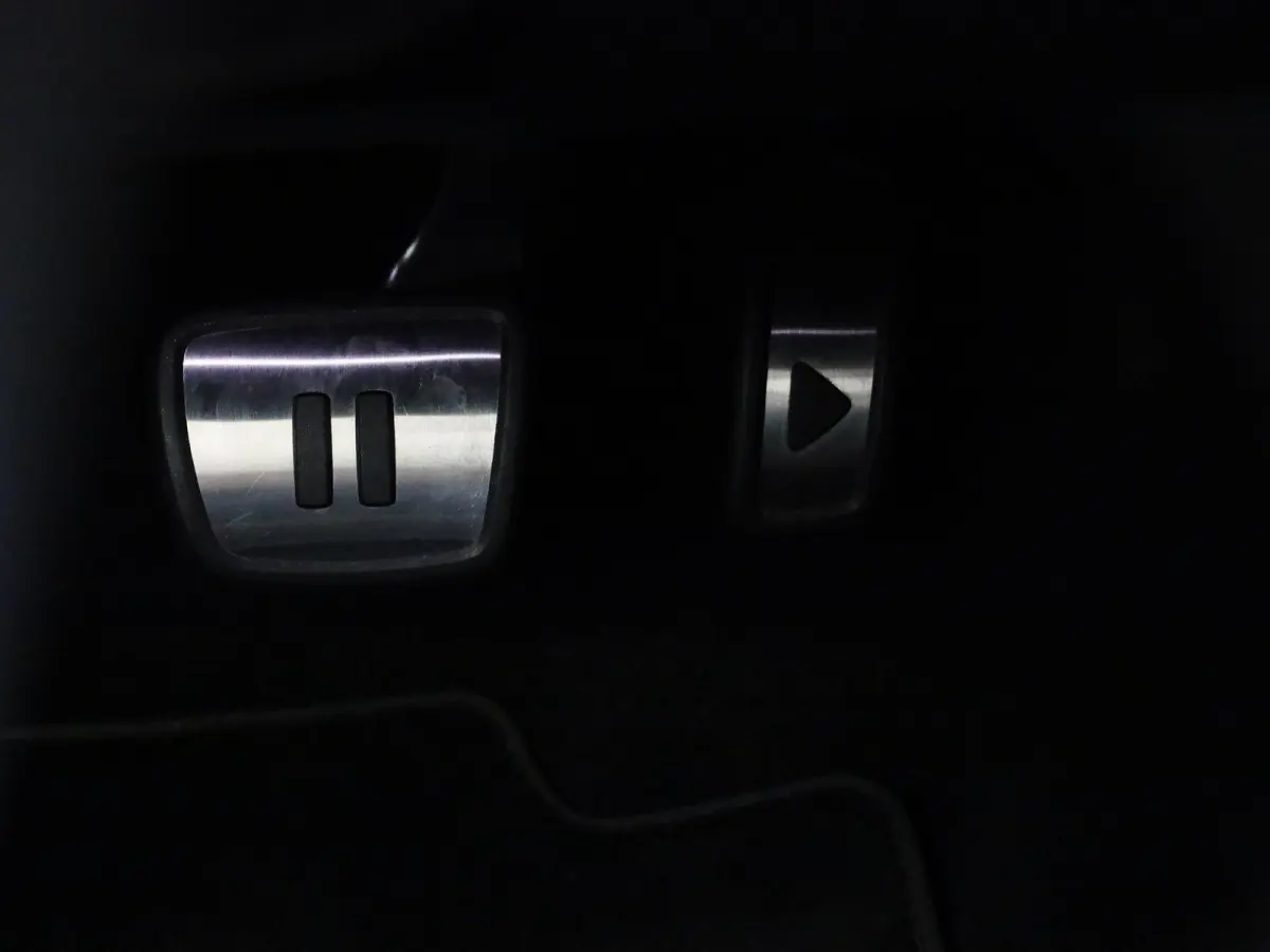 First Plus 58 kWh 204 PK | Automaat | Navigatie | Camera | Stoelverwarming | Keyless | Adaptive Cruise Control | Parkeersensoren | Apple Carplay | Android Auto | LED Matrix |