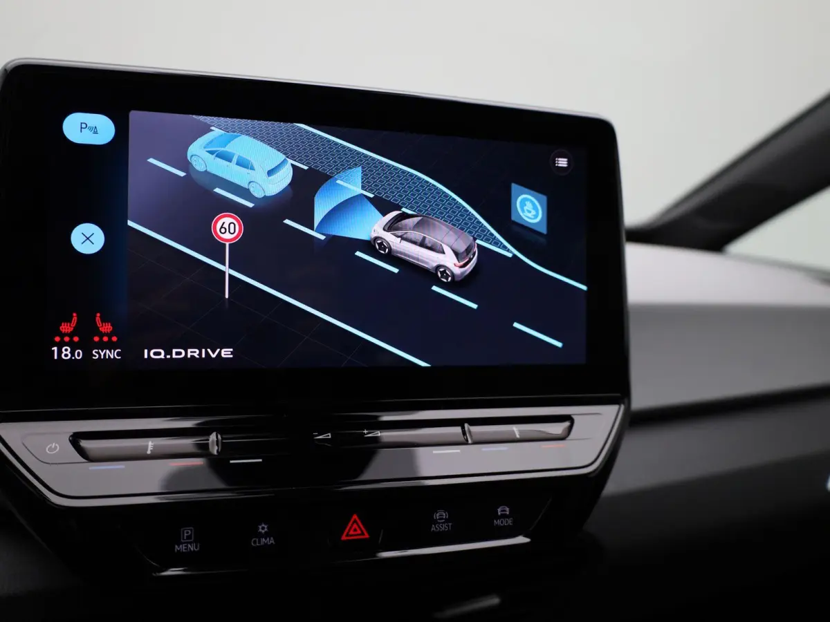 First Plus 58 kWh 204 PK | Automaat | Navigatie | Camera | Stoelverwarming | Keyless | Adaptive Cruise Control | Parkeersensoren | Apple Carplay | Android Auto | LED Matrix |