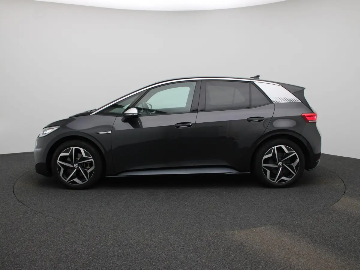 First Plus 58 kWh 204 PK | Automaat | Navigatie | Camera | Stoelverwarming | Keyless | Adaptive Cruise Control | Parkeersensoren | Apple Carplay | Android Auto | LED Matrix |