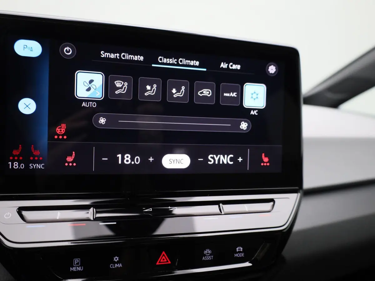 First Plus 58 kWh 204 PK | Automaat | Navigatie | Camera | Stoelverwarming | Keyless | Adaptive Cruise Control | Parkeersensoren | Apple Carplay | Android Auto | LED Matrix |