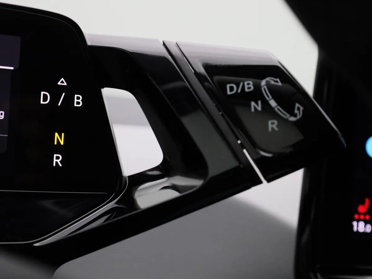 First Plus 58 kWh 204 PK | Automaat | Navigatie | Camera | Stoelverwarming | Keyless | Adaptive Cruise Control | Parkeersensoren | Apple Carplay | Android Auto | LED Matrix |