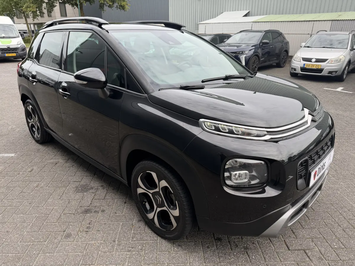 110pk Shine (Trekhaak - Camera - Parkeersensoren V+A - Automatische Airco - Navigatie - Apple Carplay)