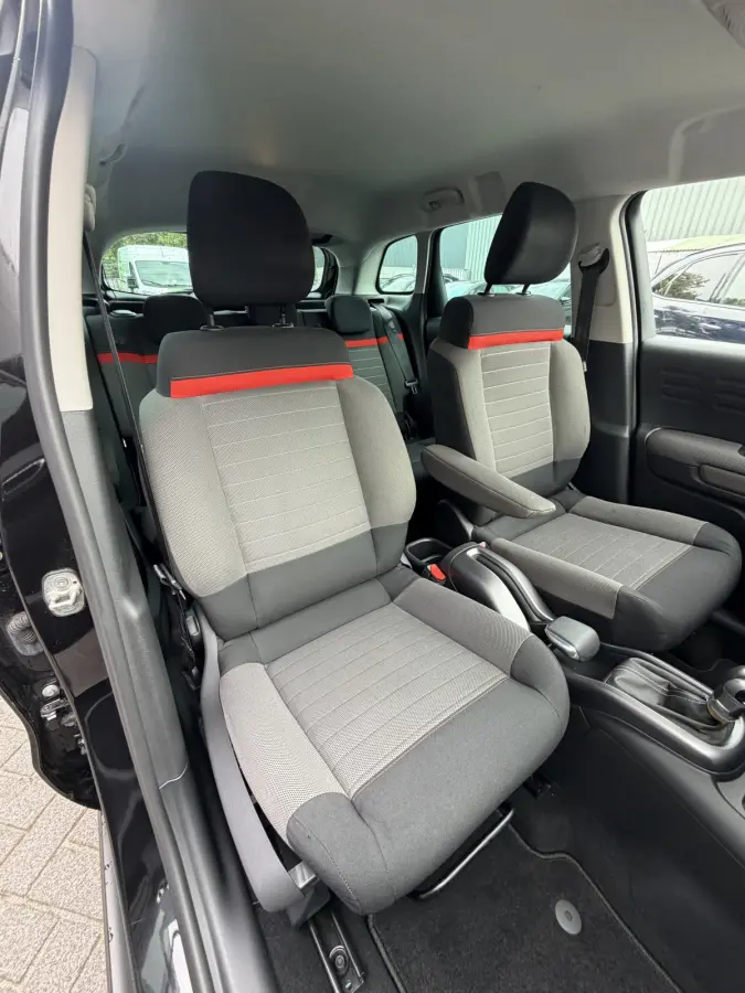 110pk Shine (Trekhaak - Camera - Parkeersensoren V+A - Automatische Airco - Navigatie - Apple Carplay)
