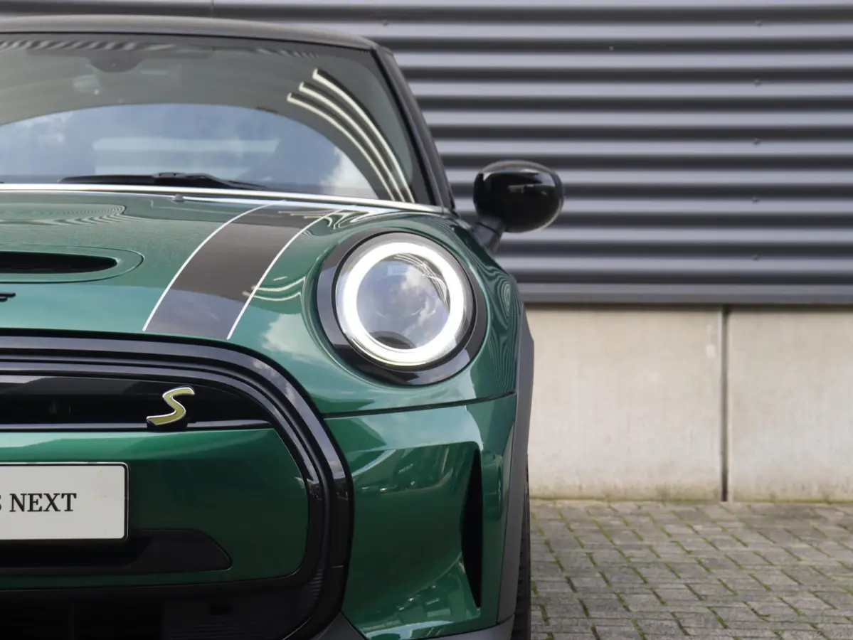 Electric | Yours + Panodak + Sportstoelen + Getint Glas + Comfort Access + Harman Kardon + Apple Carplay + 17'' LMV