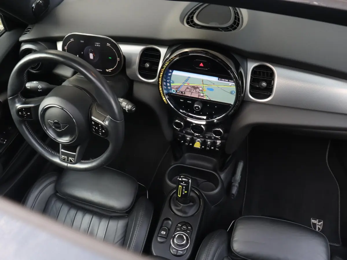 Electric | Yours + Panodak + Sportstoelen + Getint Glas + Comfort Access + Harman Kardon + Apple Carplay + 17'' LMV