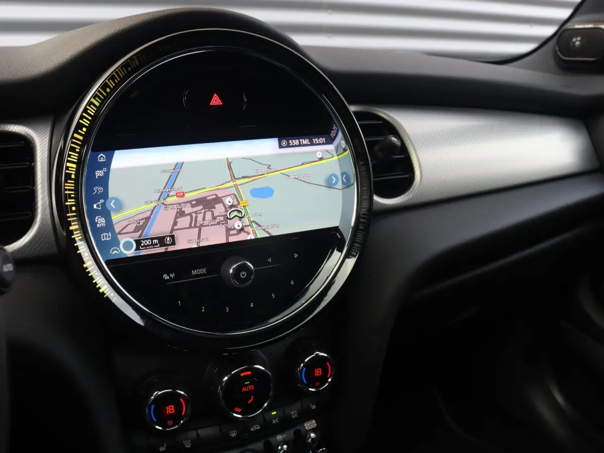Electric | Yours + Panodak + Sportstoelen + Getint Glas + Comfort Access + Harman Kardon + Apple Carplay + 17'' LMV