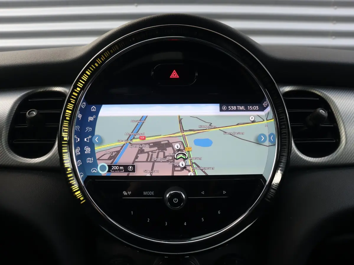 Electric | Yours + Panodak + Sportstoelen + Getint Glas + Comfort Access + Harman Kardon + Apple Carplay + 17'' LMV