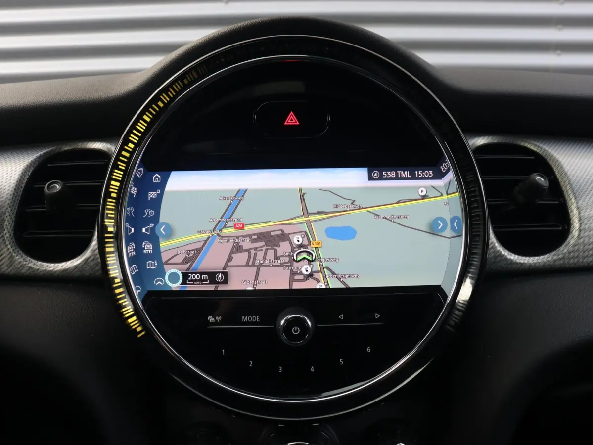 Electric | Yours + Panodak + Sportstoelen + Getint Glas + Comfort Access + Harman Kardon + Apple Carplay + 17'' LMV