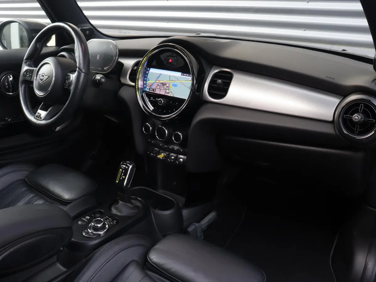Electric | Yours + Panodak + Sportstoelen + Getint Glas + Comfort Access + Harman Kardon + Apple Carplay + 17'' LMV