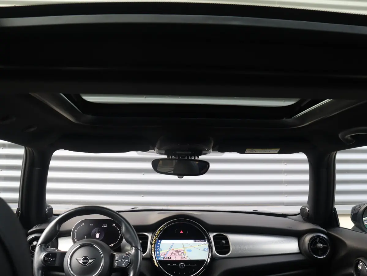Electric | Yours + Panodak + Sportstoelen + Getint Glas + Comfort Access + Harman Kardon + Apple Carplay + 17'' LMV