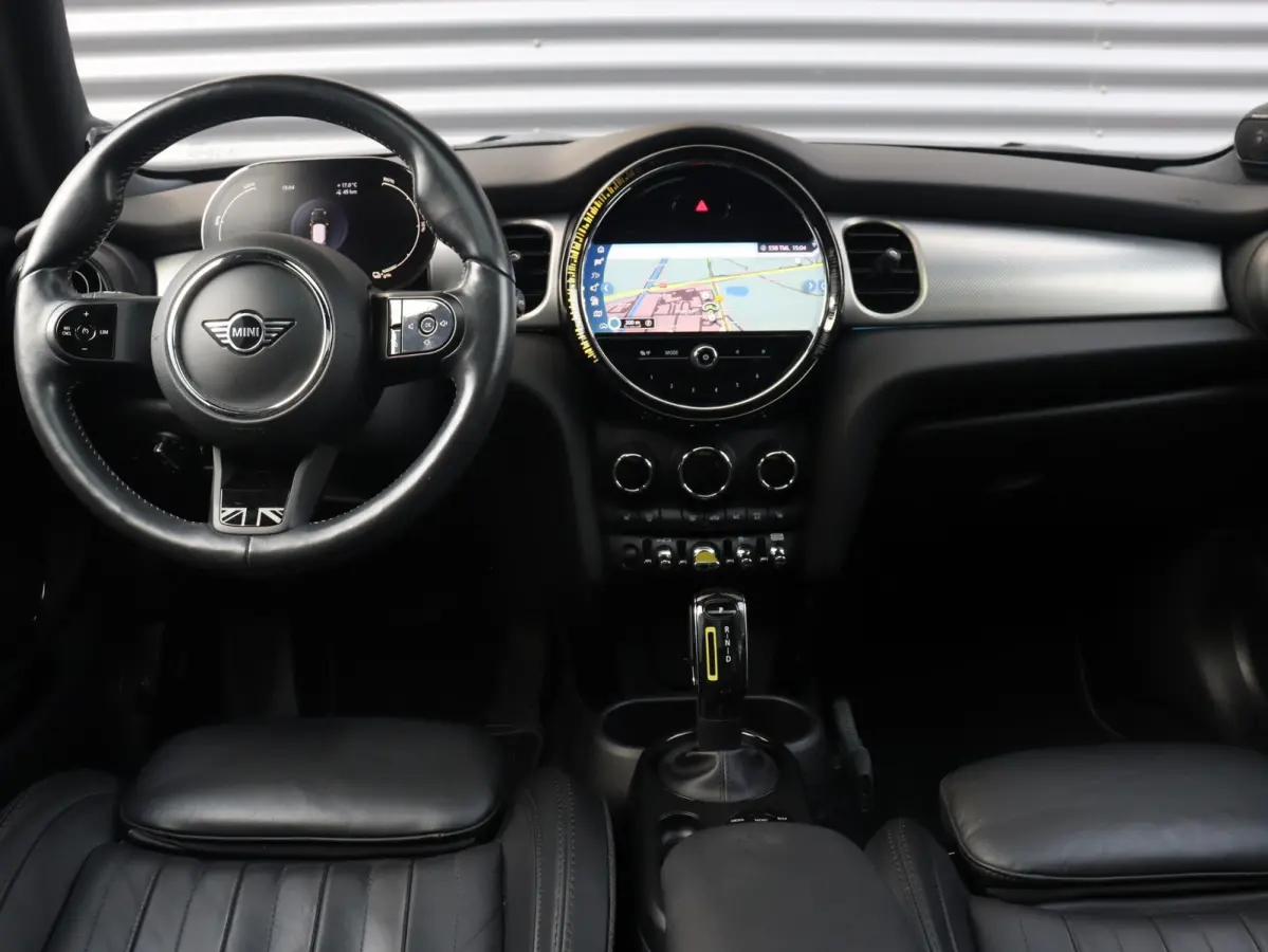 Electric | Yours + Panodak + Sportstoelen + Getint Glas + Comfort Access + Harman Kardon + Apple Carplay + 17'' LMV