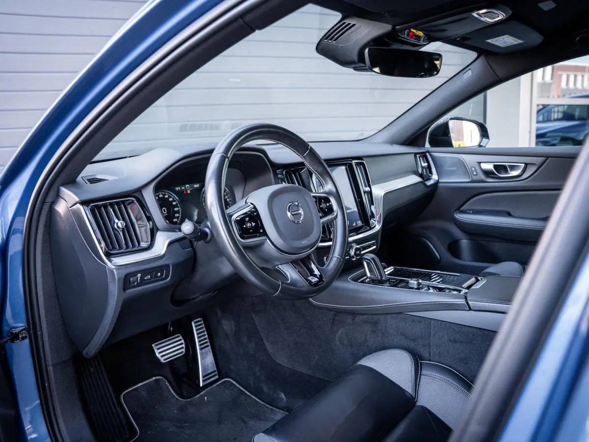 2.0 T8 Recharge AWD R-Design - HEICO Pack l ACC l Pano l H/Kardon l Memory