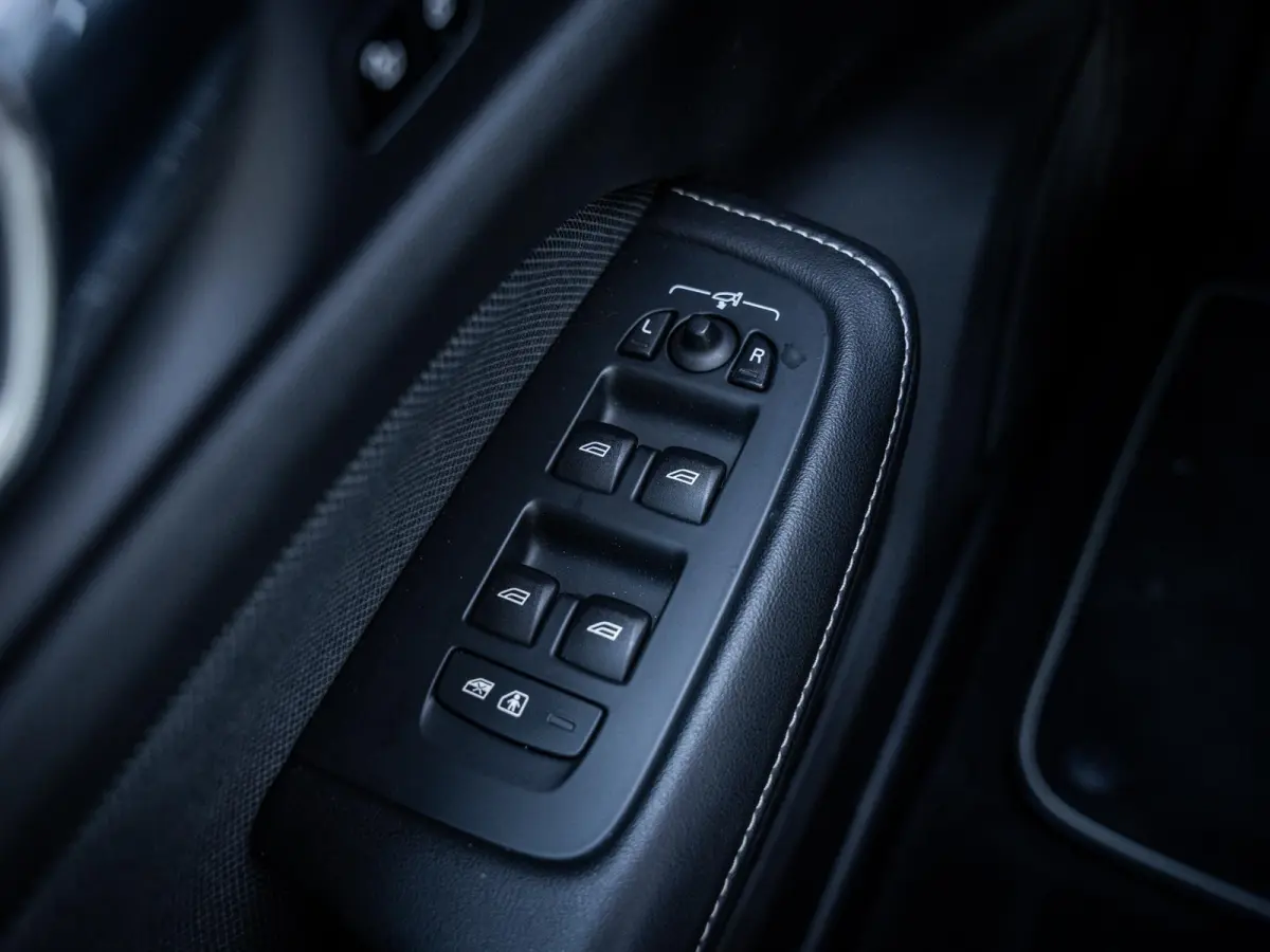 2.0 T8 Recharge AWD R-Design - HEICO Pack l ACC l Pano l H/Kardon l Memory