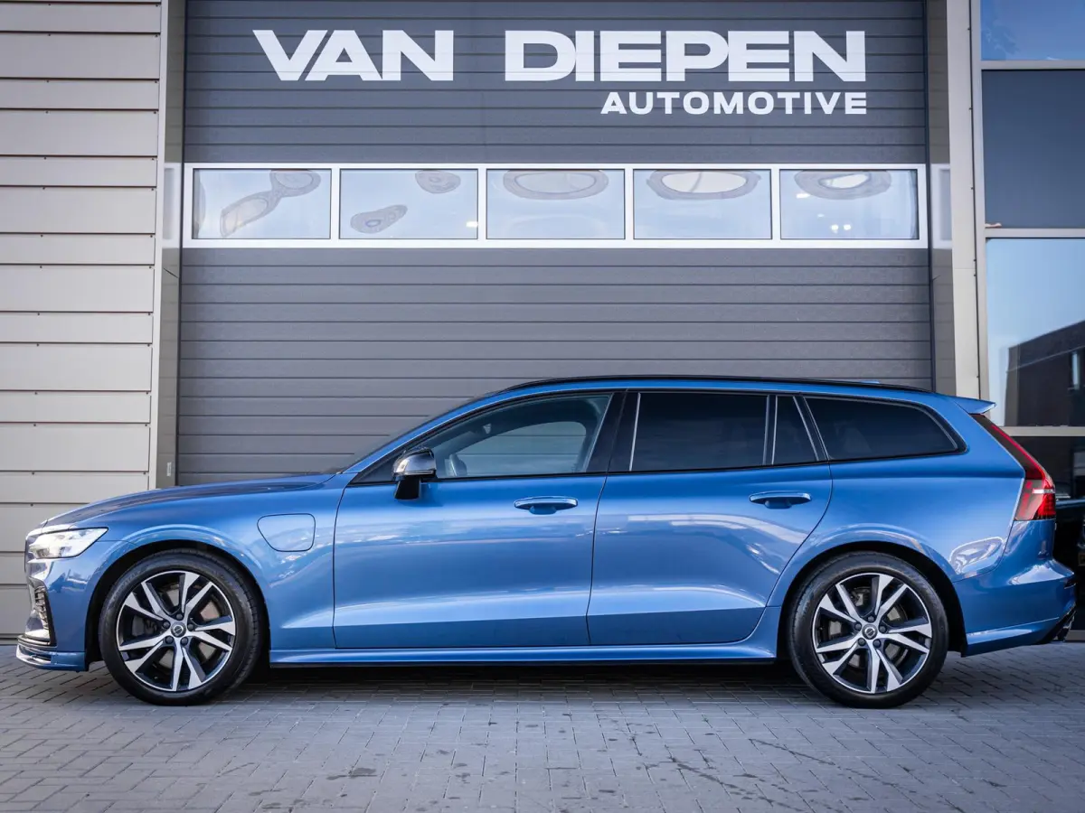 2.0 T8 Recharge AWD R-Design - HEICO Pack l ACC l Pano l H/Kardon l Memory