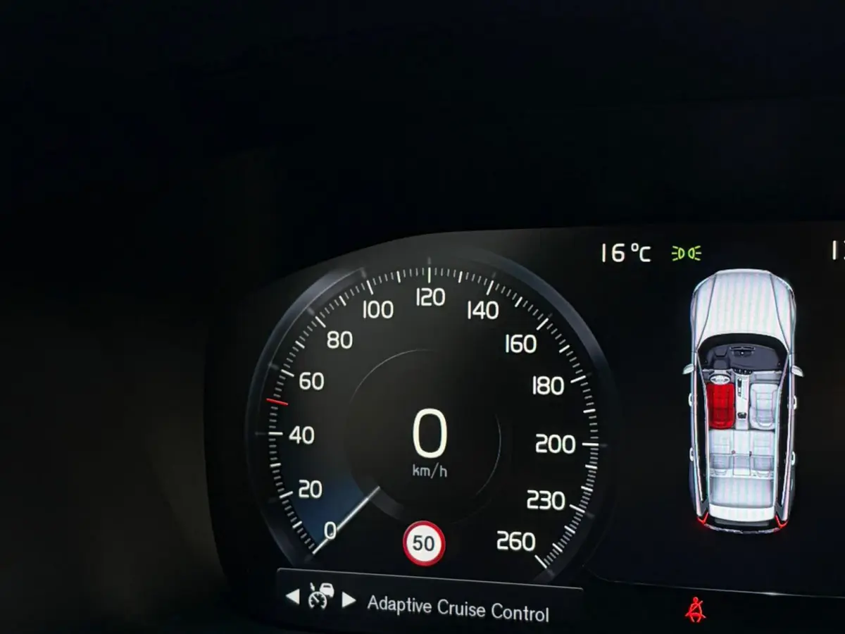 2.0 T8 Recharge AWD R-Design - HEICO Pack l ACC l Pano l H/Kardon l Memory