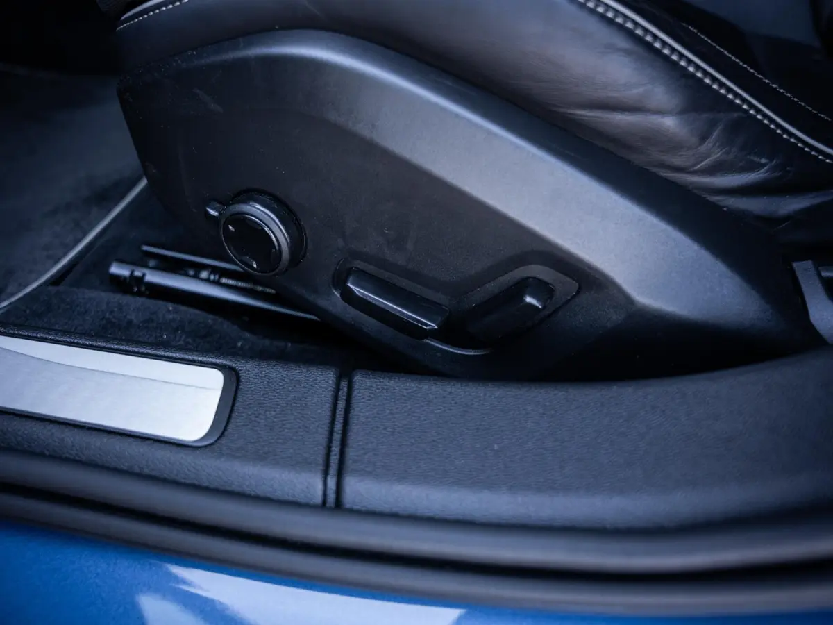 2.0 T8 Recharge AWD R-Design - HEICO Pack l ACC l Pano l H/Kardon l Memory
