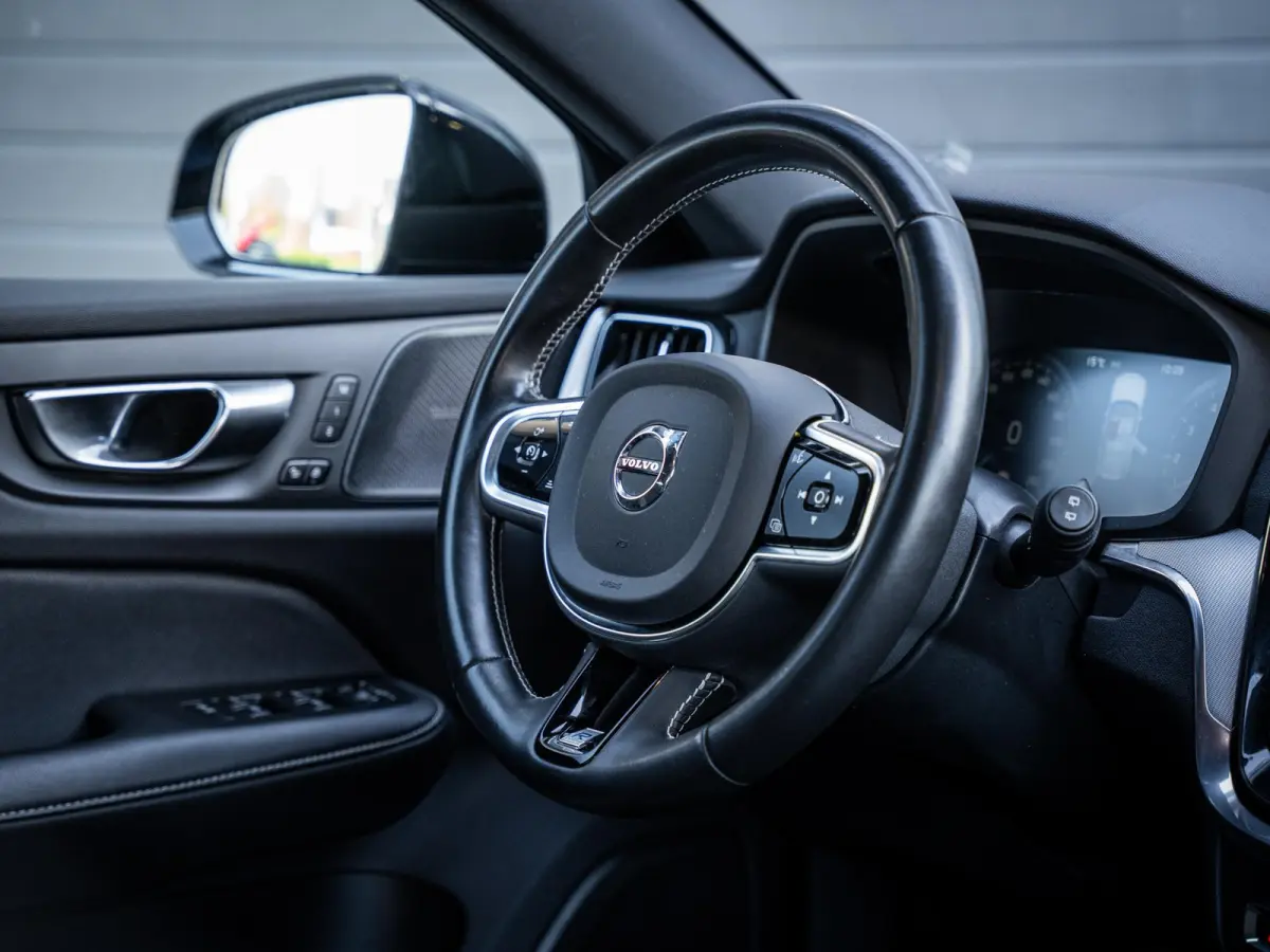 2.0 T8 Recharge AWD R-Design - HEICO Pack l ACC l Pano l H/Kardon l Memory