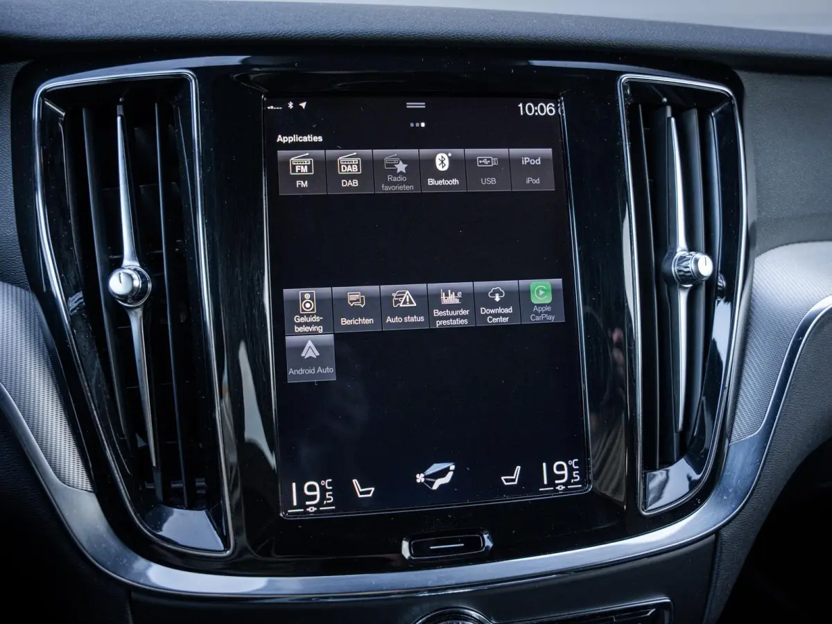 2.0 T8 Recharge AWD R-Design - HEICO Pack l ACC l Pano l H/Kardon l Memory
