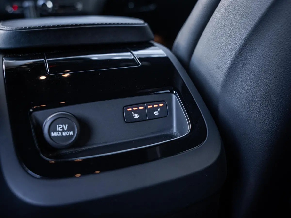 2.0 T8 Recharge AWD R-Design - HEICO Pack l ACC l Pano l H/Kardon l Memory