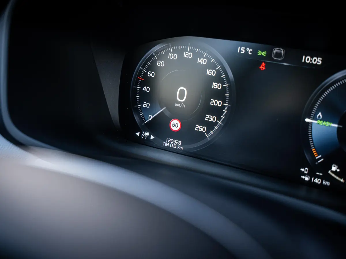 2.0 T8 Recharge AWD R-Design - HEICO Pack l ACC l Pano l H/Kardon l Memory