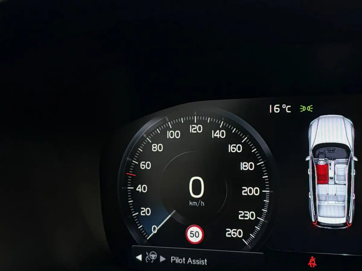 2.0 T8 Recharge AWD R-Design - HEICO Pack l ACC l Pano l H/Kardon l Memory