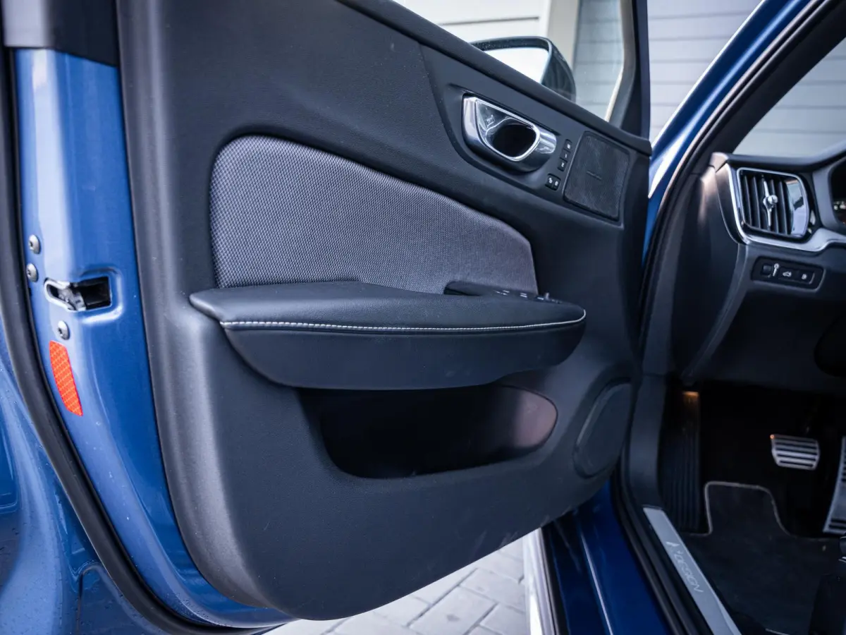 2.0 T8 Recharge AWD R-Design - HEICO Pack l ACC l Pano l H/Kardon l Memory