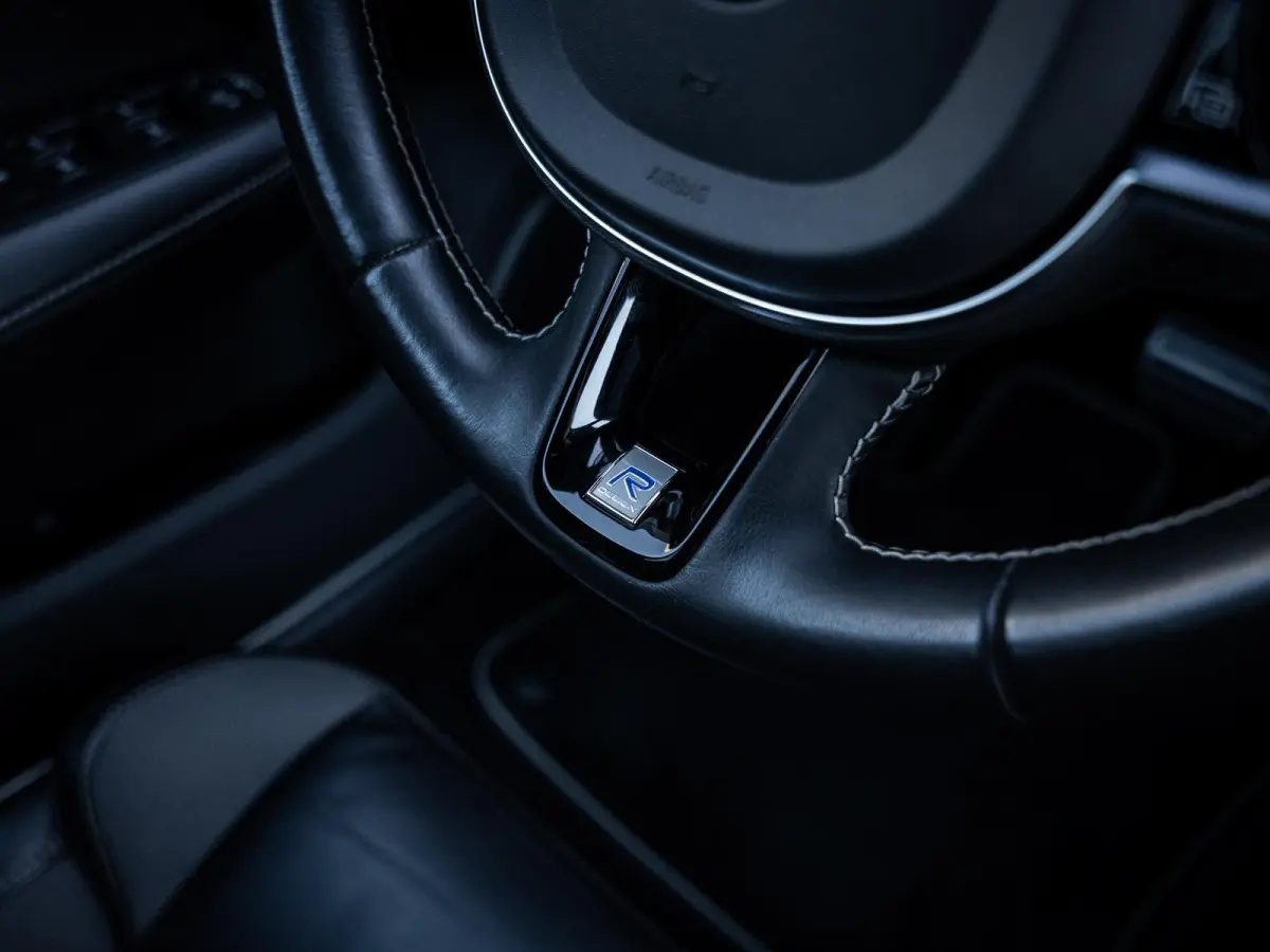 2.0 T8 Recharge AWD R-Design - HEICO Pack l ACC l Pano l H/Kardon l Memory