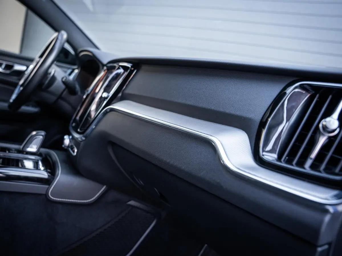2.0 T8 Recharge AWD R-Design - HEICO Pack l ACC l Pano l H/Kardon l Memory