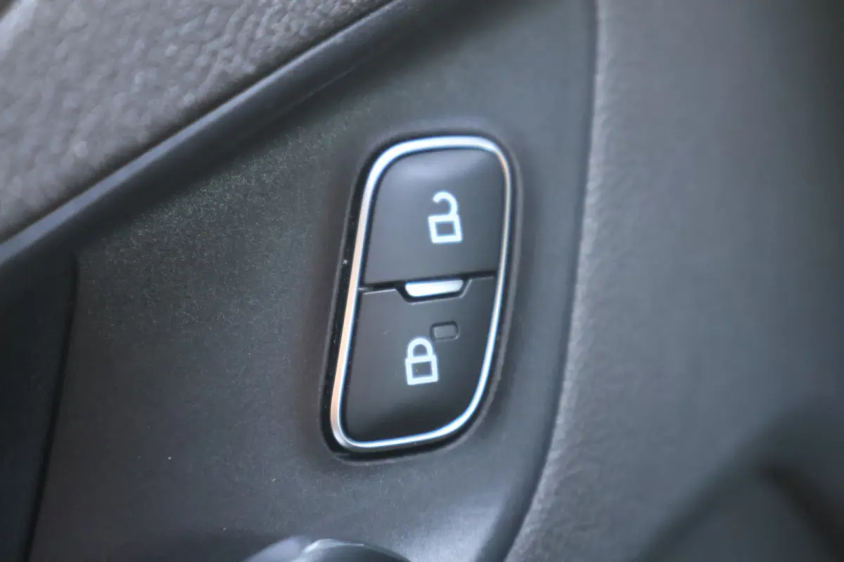 2.0 TDCI L2H1 Limited DC Automaat Airco Trekhaak
