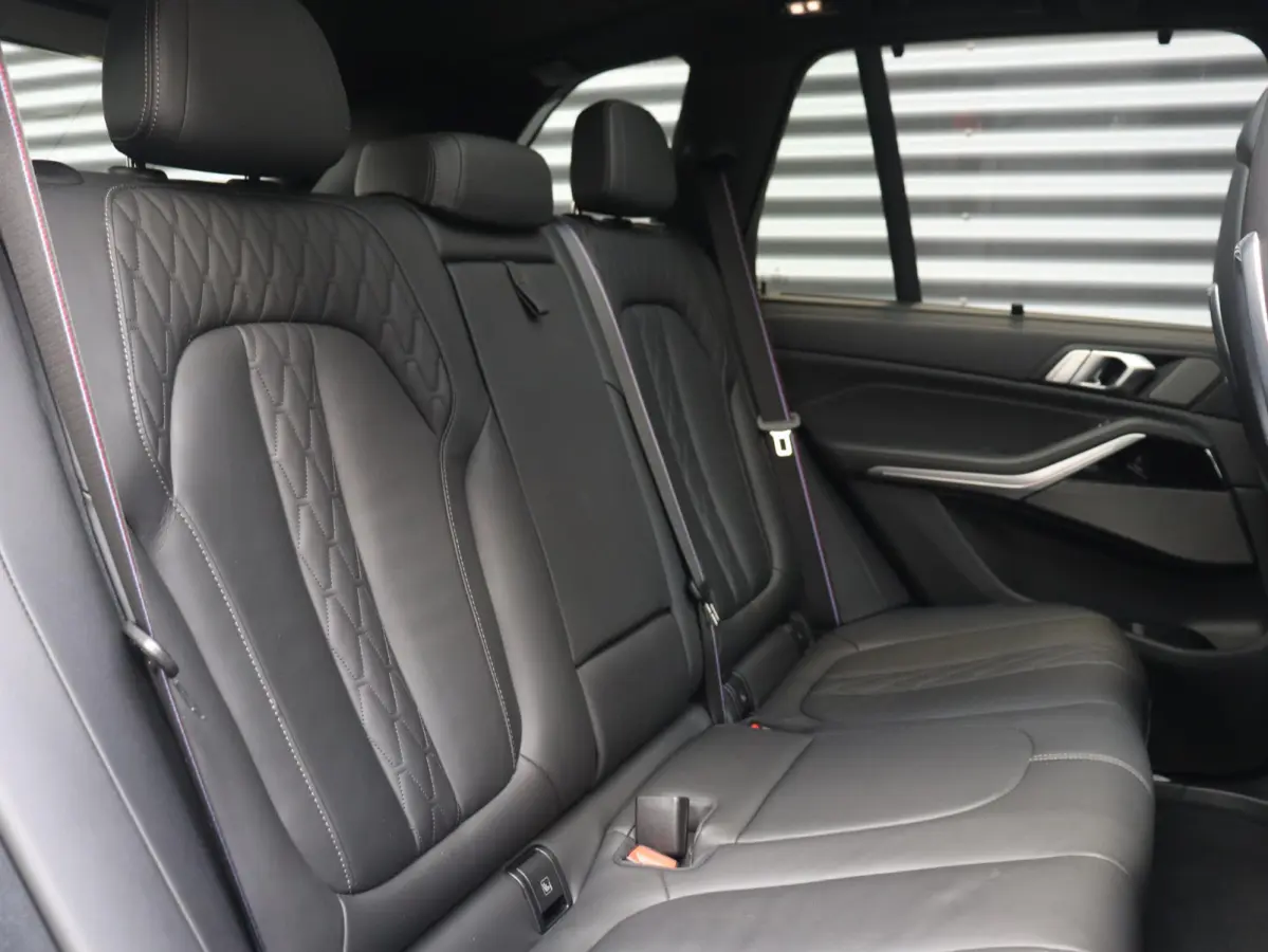 xDrive50e | SoH 100% | M Sportpakket Pro | Panodak | Trekhaak | Driving Assistant Prof. | M Multifunctionele Stoelen | Harman Kardon | Stoelmassage | Soft Close | M-Performance | 22'' LMV