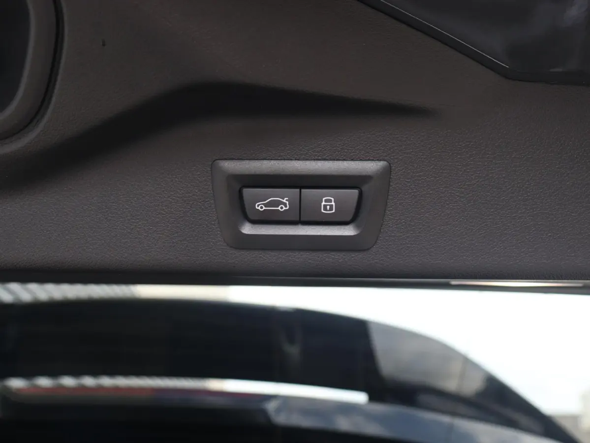 xDrive50e | SoH 100% | M Sportpakket Pro | Panodak | Trekhaak | Driving Assistant Prof. | M Multifunctionele Stoelen | Harman Kardon | Stoelmassage | Soft Close | M-Performance | 22'' LMV